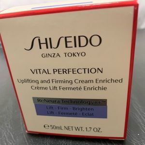 Shiseido Vital Perfection Uplifting  Firming